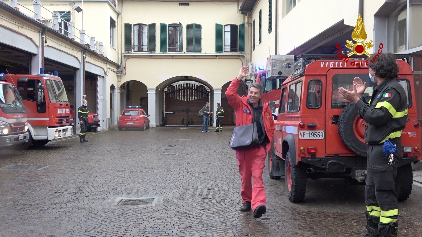 Vigili Del Fuoco Va In Pensione Mario Pagliazzi Capo Reparto Esperto Sommozzatore Piana Notizie