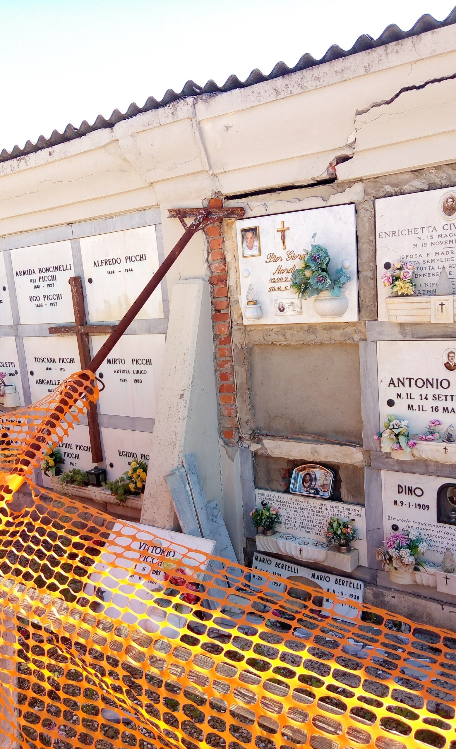 Degrado al cimitero di Ospedaletti, ora la sorella del sindaco