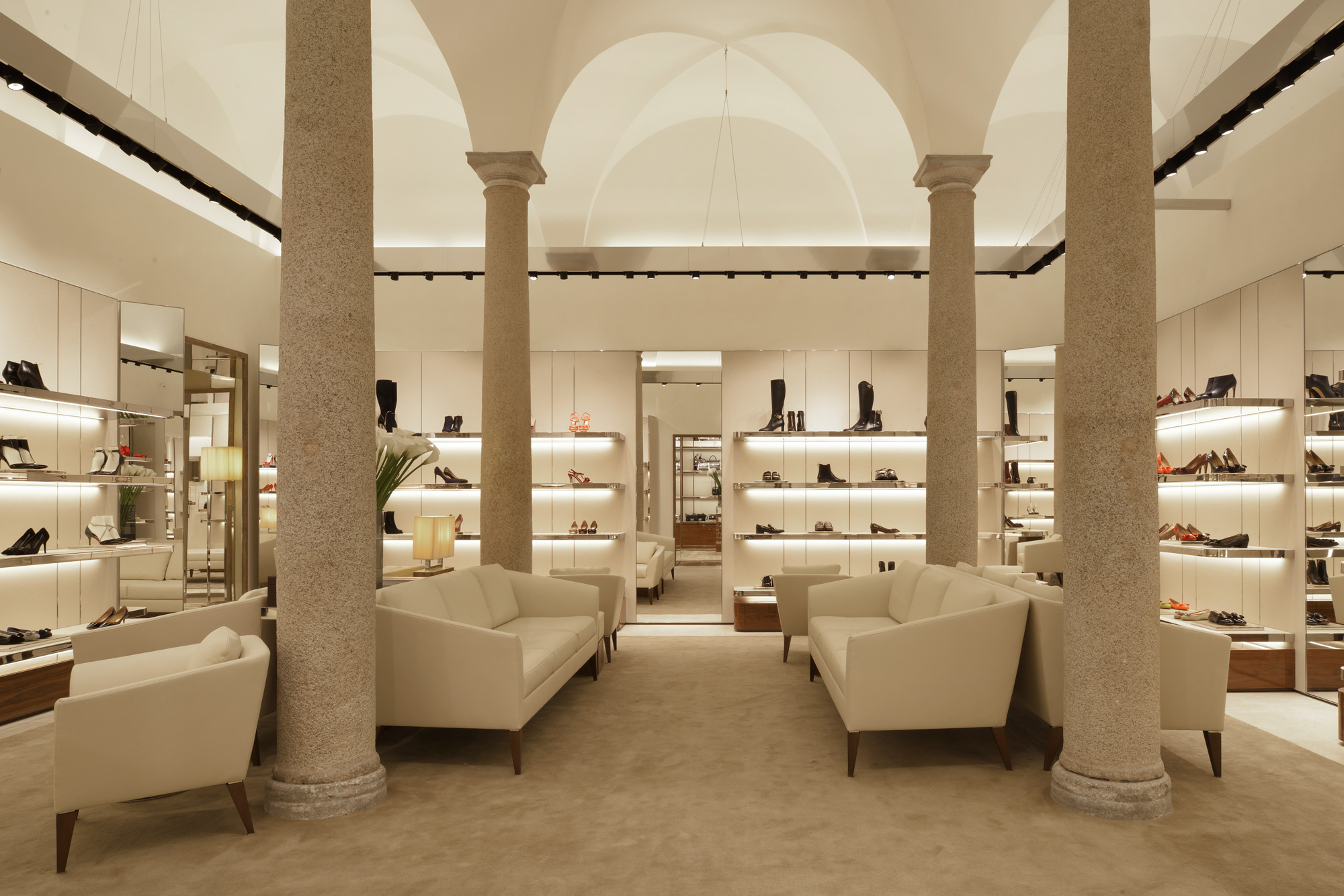Salvatore Ferragamo, riapre il "flagship store" di Parigi - Piana Notizie