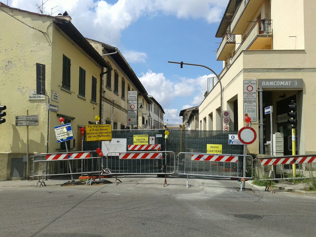 Tracce del "tramway" in via Gramsci - Piana Notizie