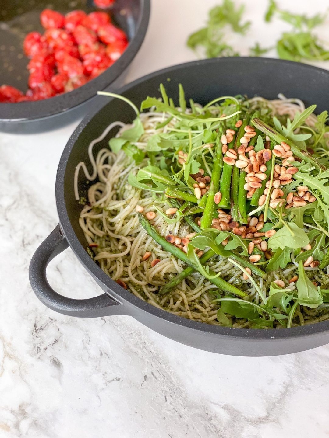 Pasta pesto with asparagus