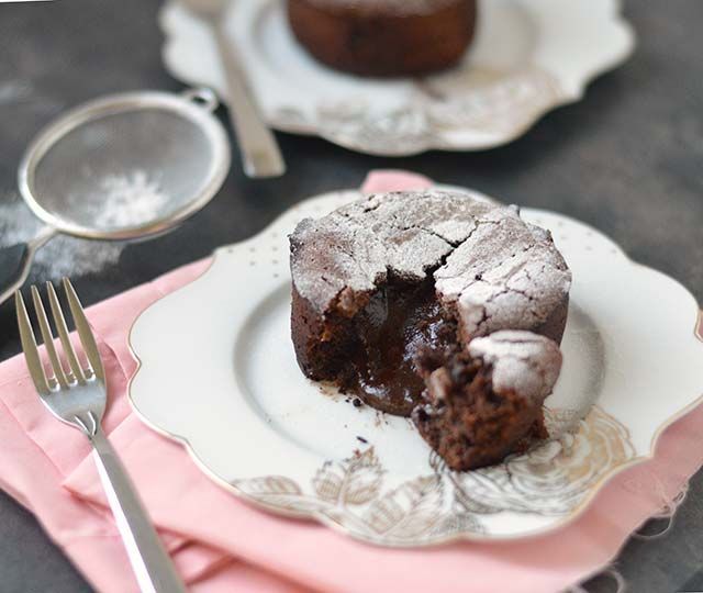 Chocolate lava cake (easy recipe)