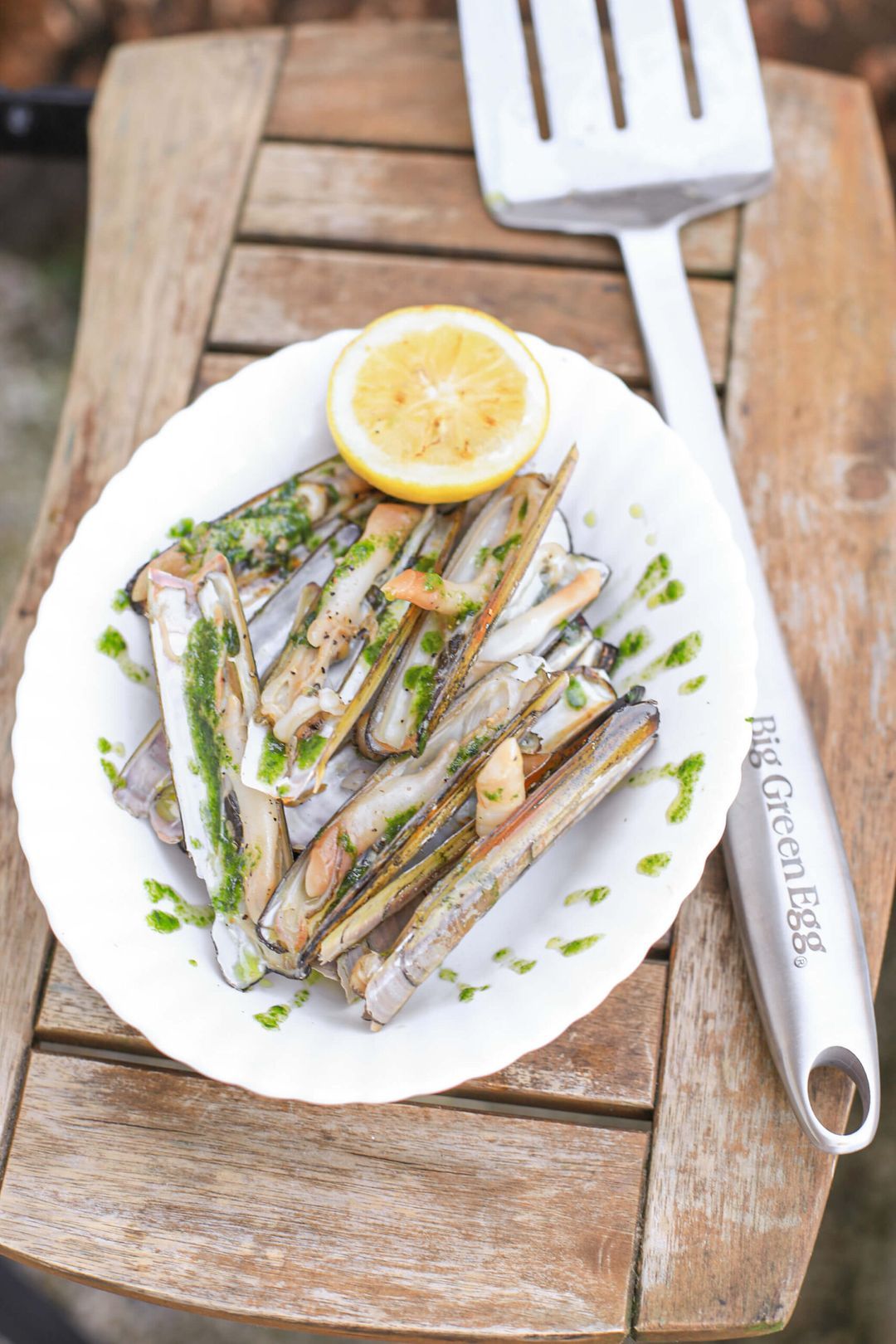 Razors with basil lemon oil