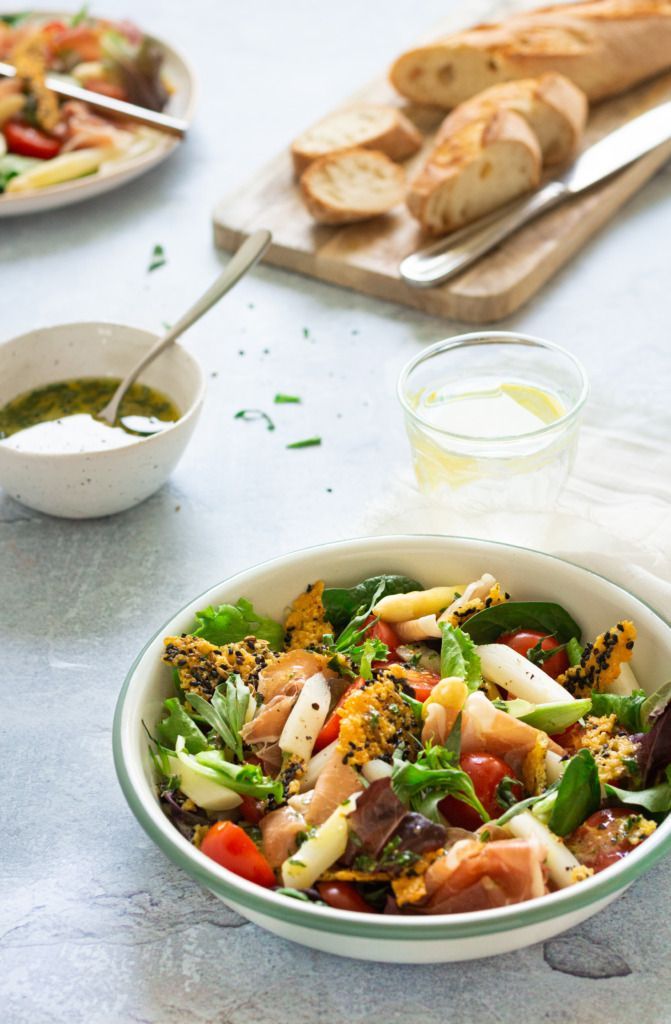 Salad with asparagus, ham and crispy parmesan