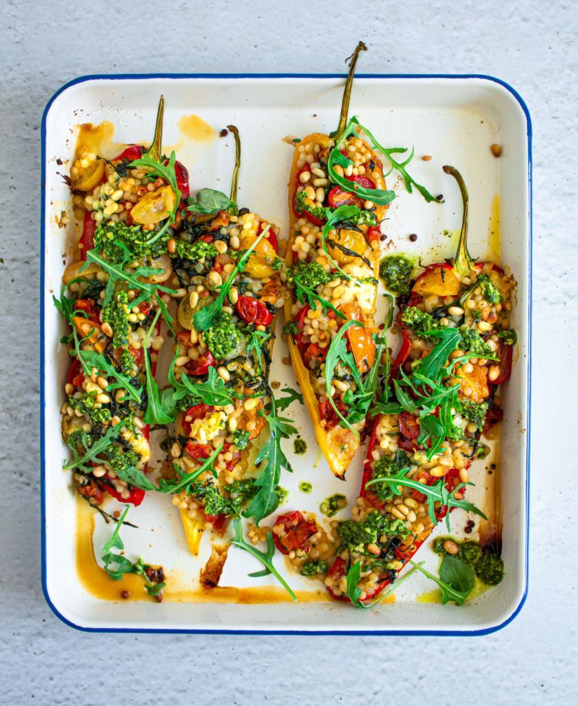 Stuffed bell pepper with pearl couscous and arugula