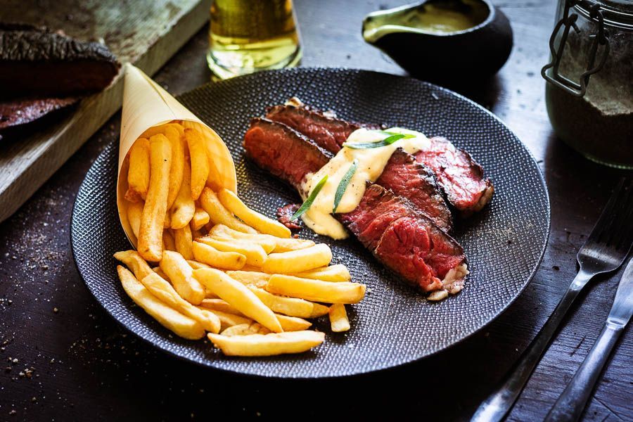 Steak Bearnaise from West Flemish Red with fries