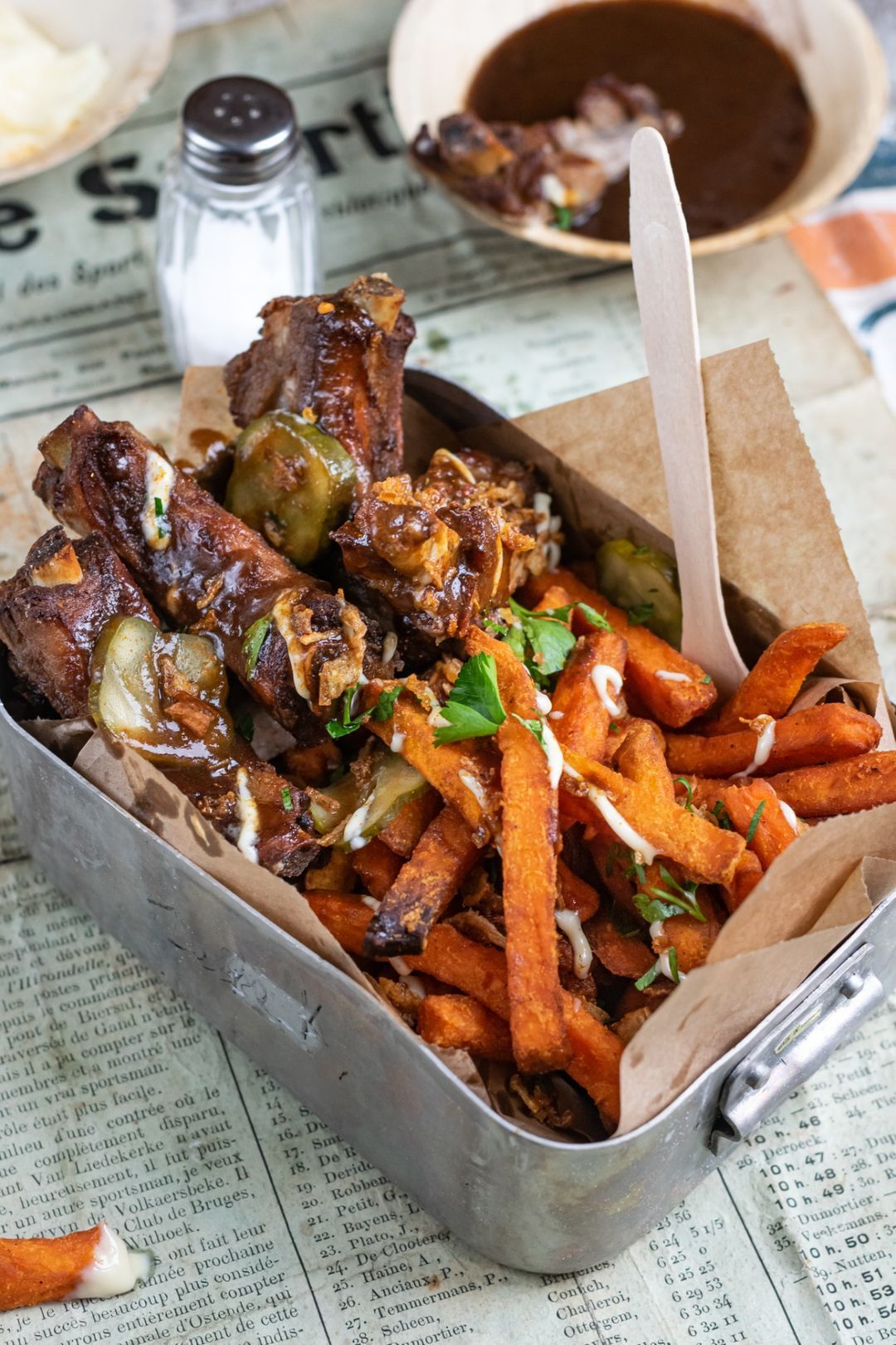 Sweet potato fries with fried ribs and stew sauce