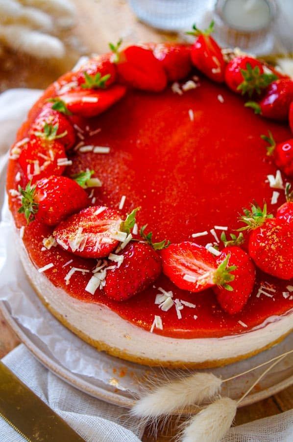 No bake cheesecake with rhubarb and strawberry