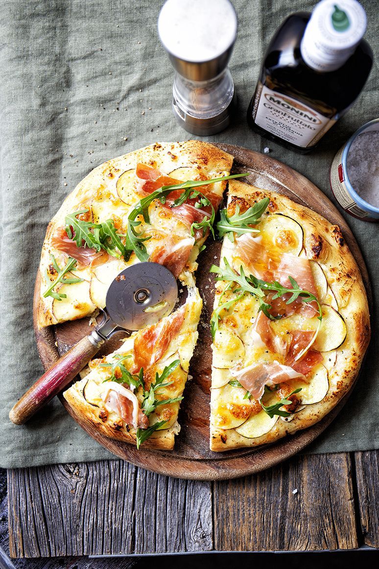 Sweet potato pizza with Parma ham, arugula and fruity olive oil