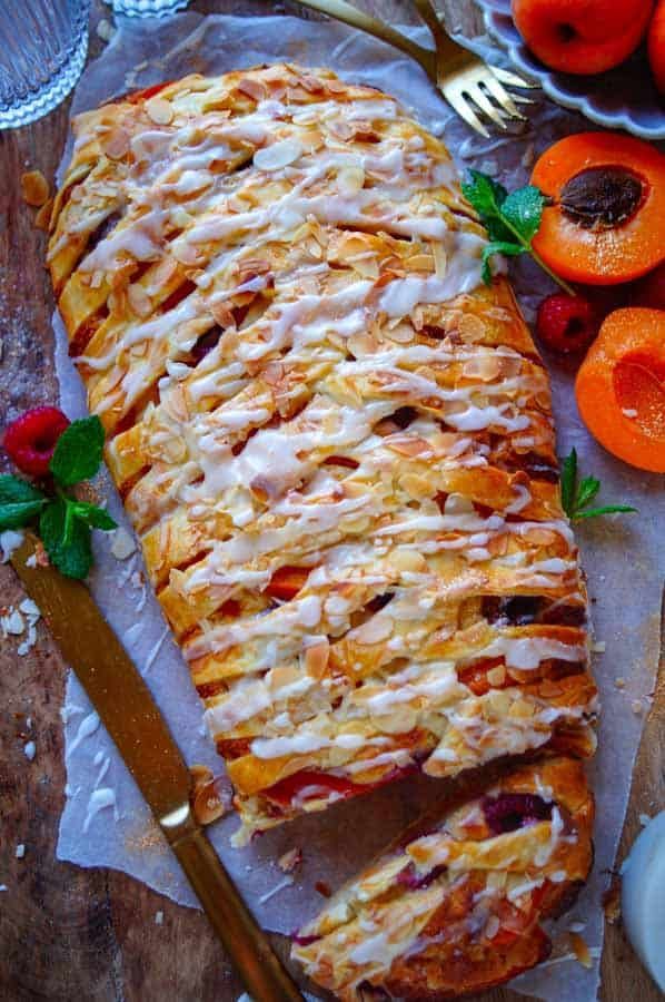 Strudel with frangipane, apricots and raspberries