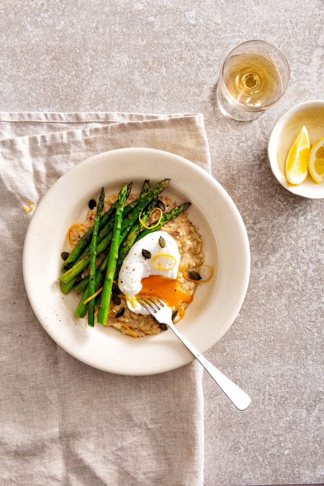 Lemon risotto with green asparagus and poached egg