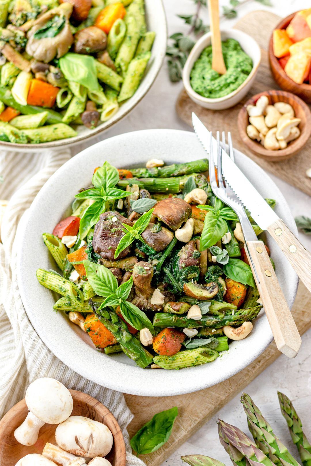 Pasta pesto with green asparagus, sweet potato and mushrooms