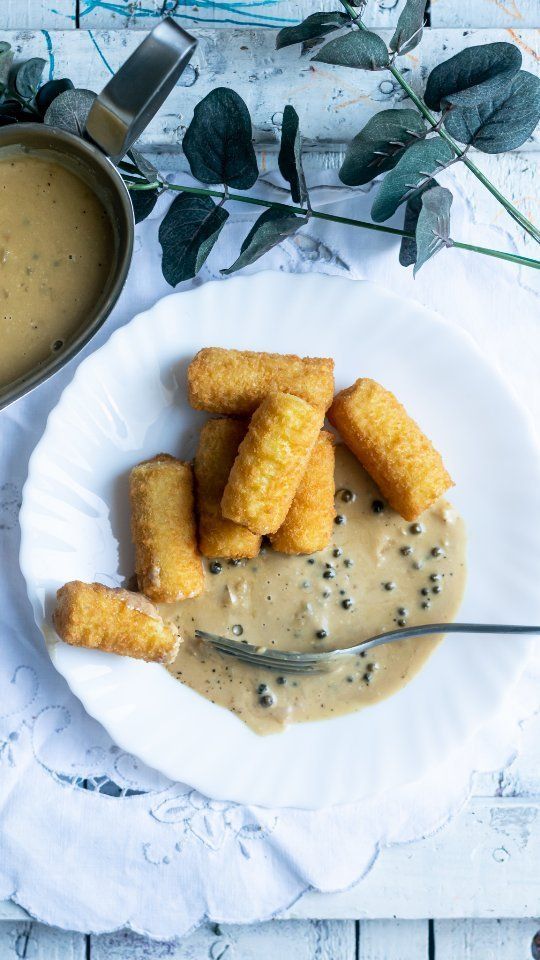 Croquettes & pepper cream sauce with onion confit