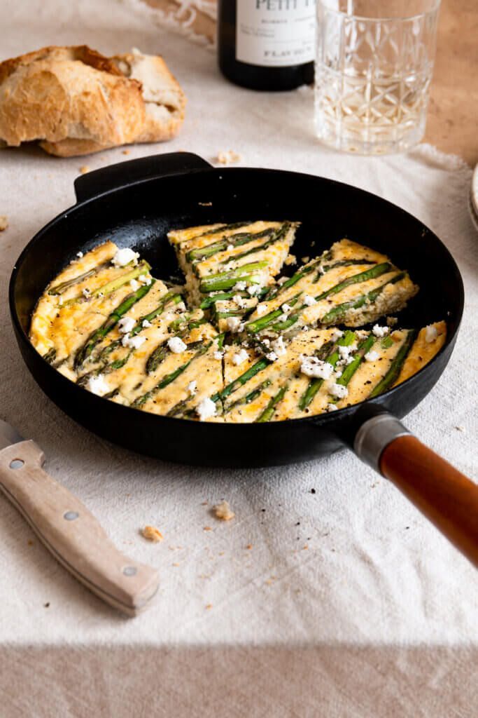 Frittata with feta and green asparagus