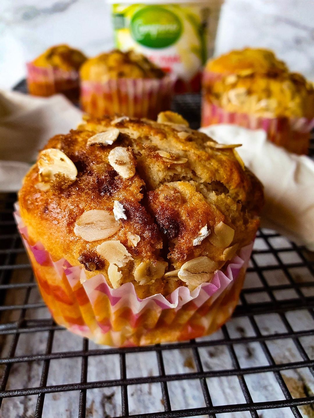 Muffins with pear and fresh cheese