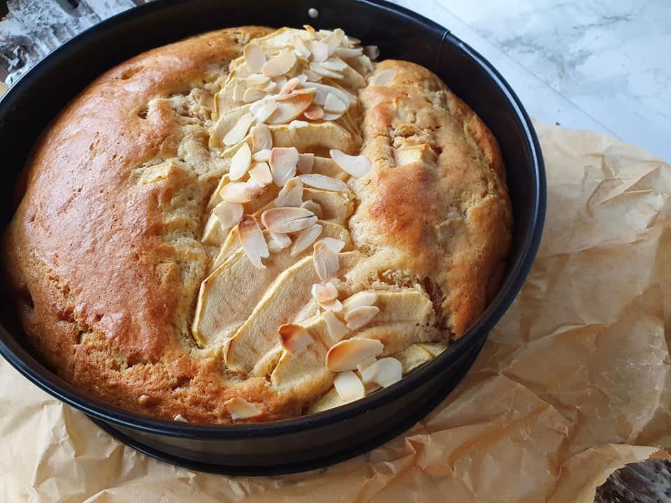 Apple cake with mascarpone and cinnamon