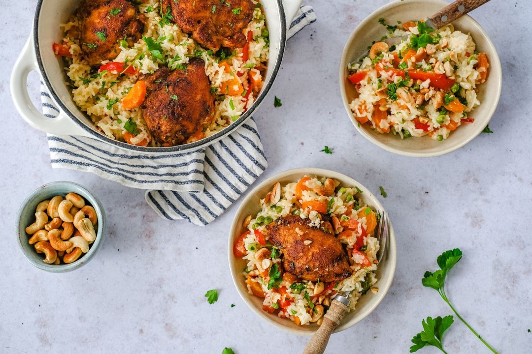 One-pan dish with rice and tandoori chicken