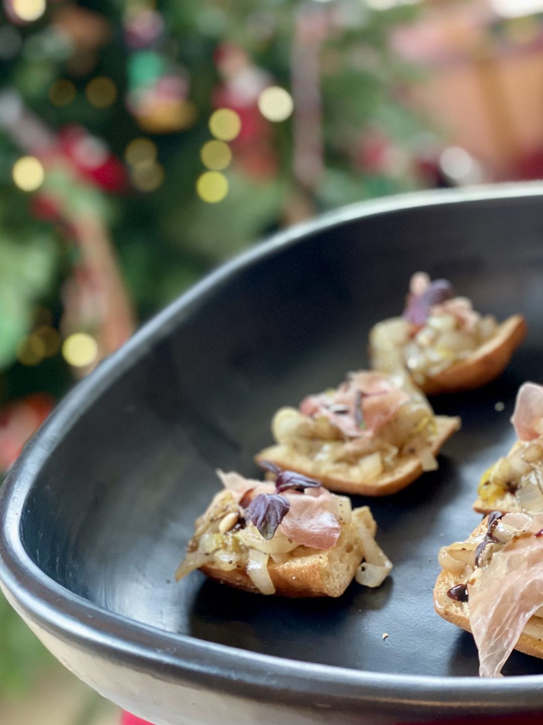 Appetizer: bruschettas with chicory and Parma ham