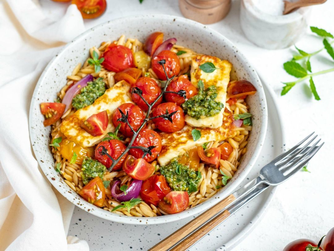 Orzo with roasted tomatoes and halloumi