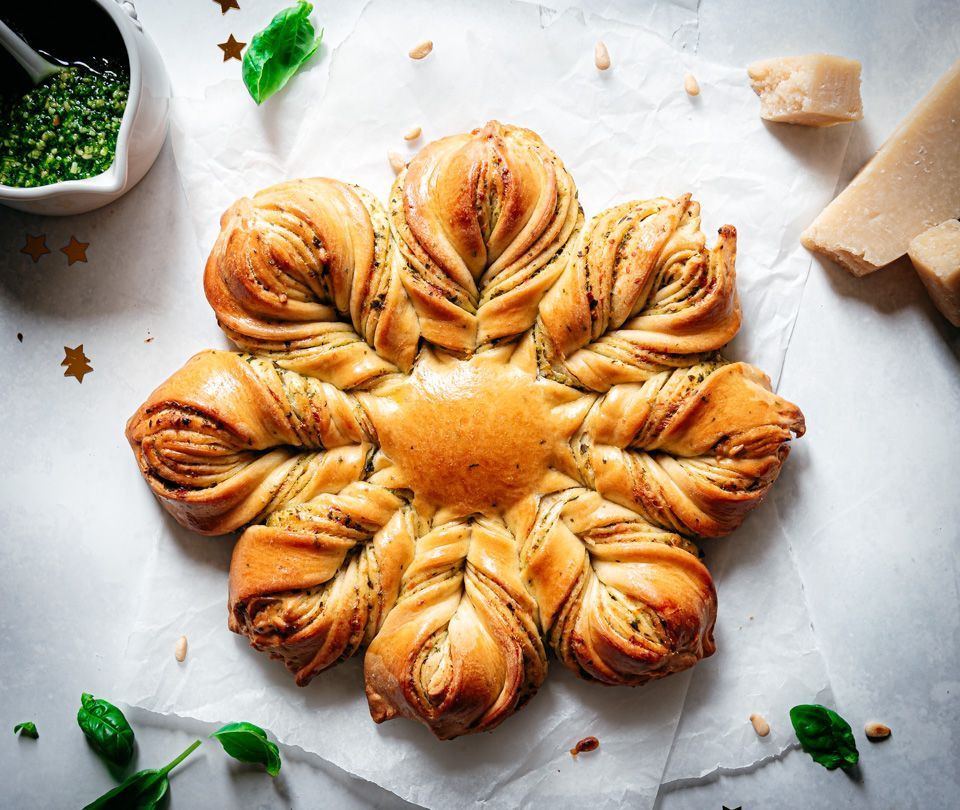 Christmas bread star with pesto