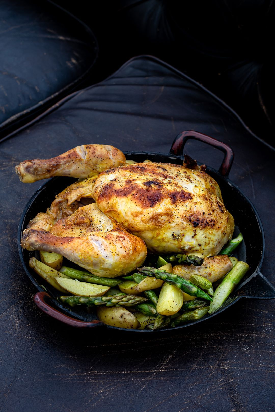 Oven chicken with asparagus and potatoes