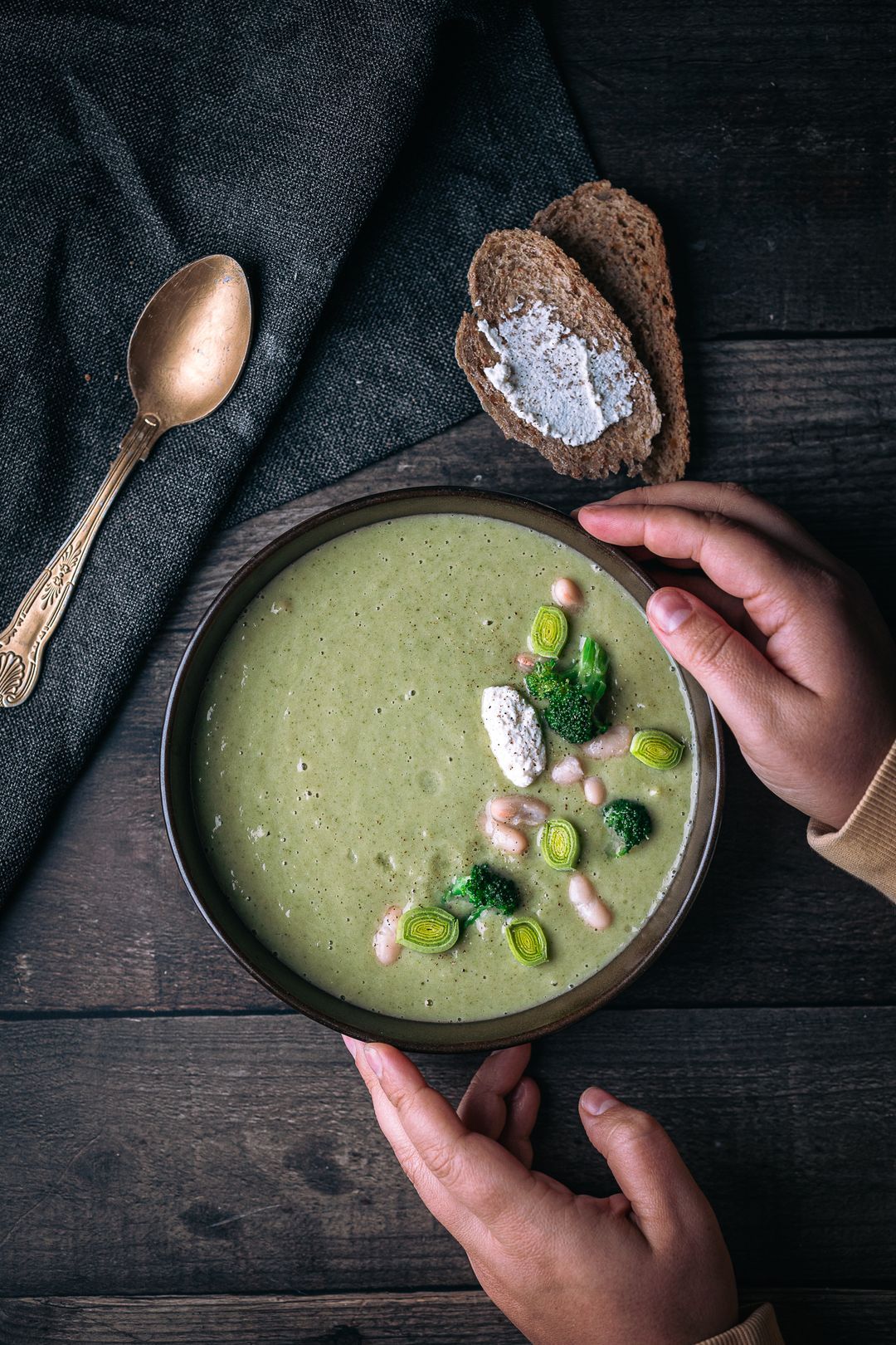 Well filled 💣 | Broccoli leek soup with ricotta & beans