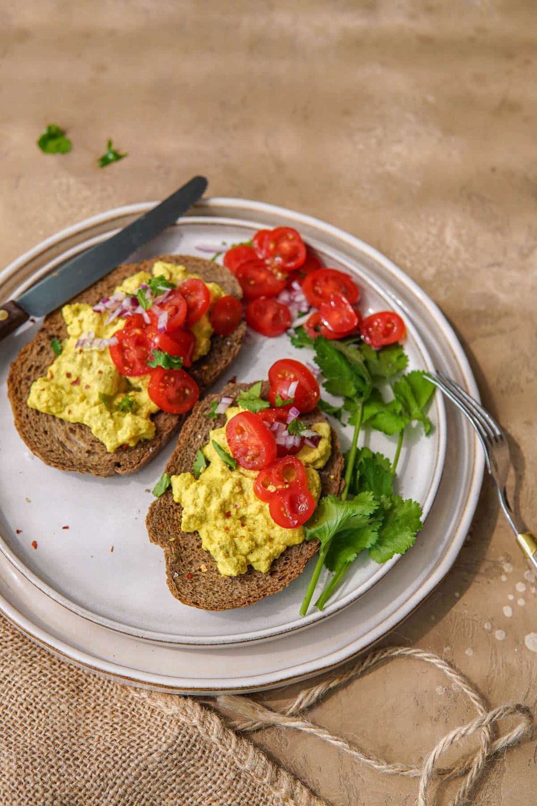 How do you make vegan scrambled eggs: (scrambled tofu)?