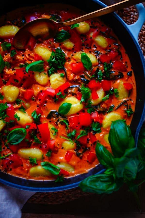 Gnocchi with chicken and pesto sauce