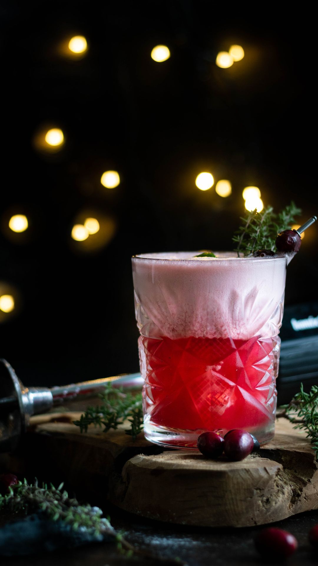Smoky Christmas sour – a refreshing Christmas cocktail!