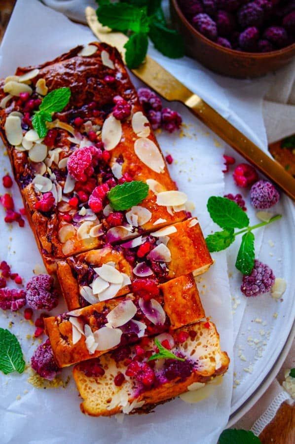 Baked pudding with raspberries