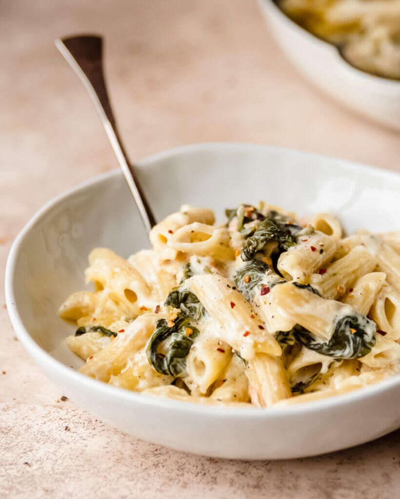 Creamy penne with spinach and salmon