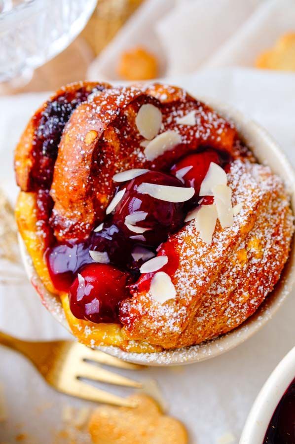 Lost bread in the oven with cherries