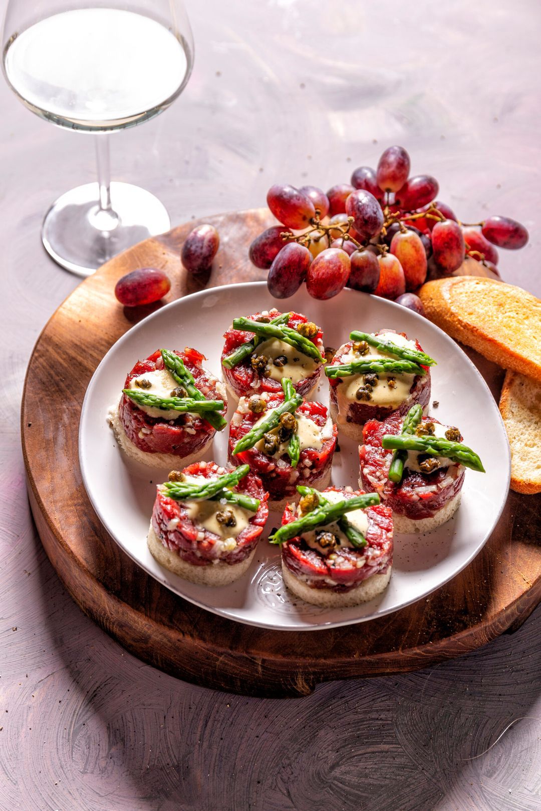 Mini steak tartare with mustard mayo and green asparagus