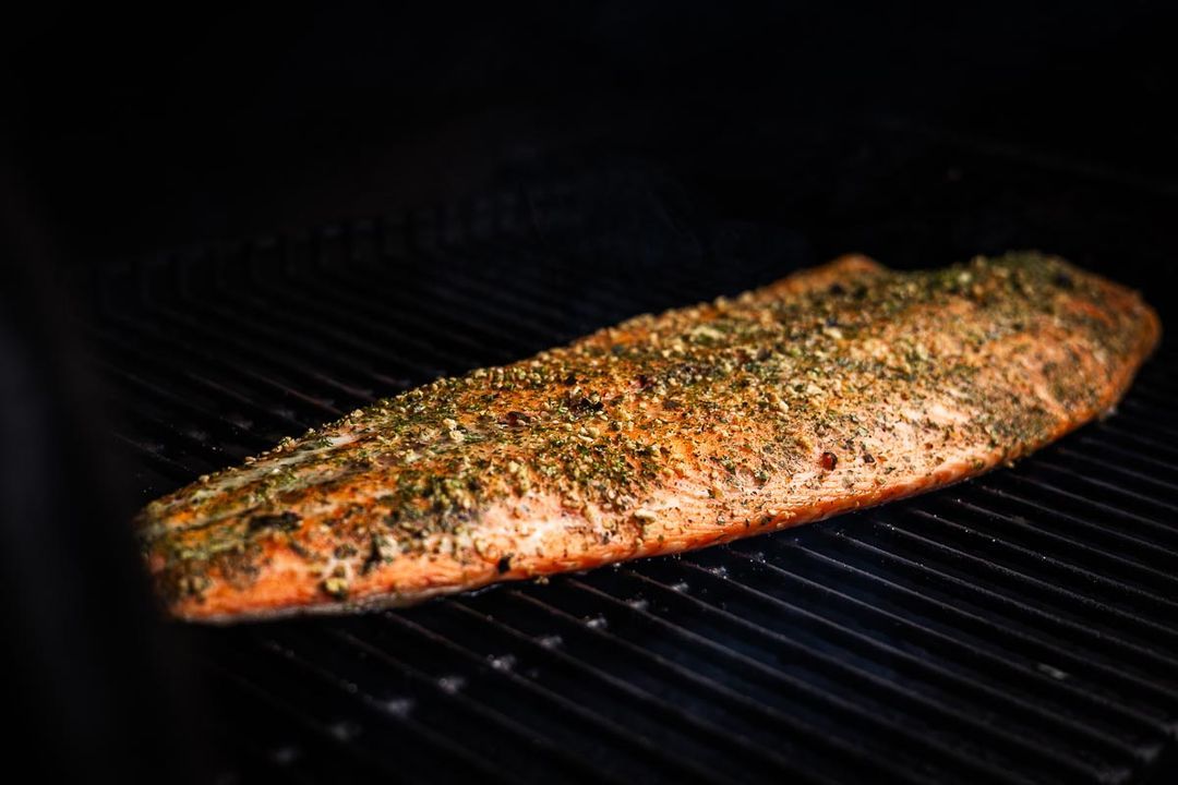 Hot smoked salmon side on the BBQ – #start2bbq