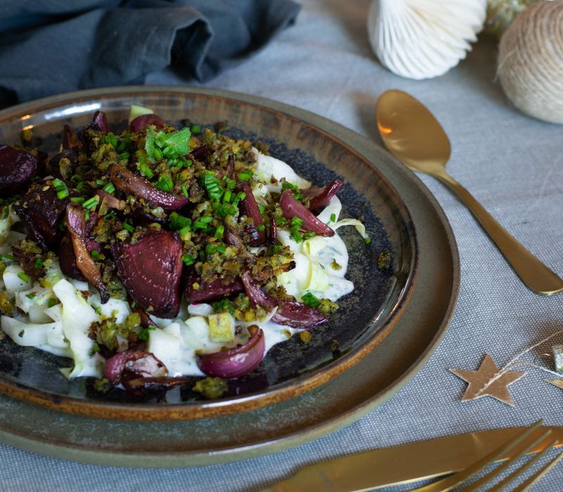 Chicory salad with balsamic beets and falafel crumble