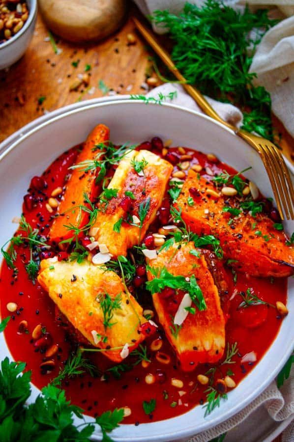 Hamburger casserole with pumpkin and halloumi