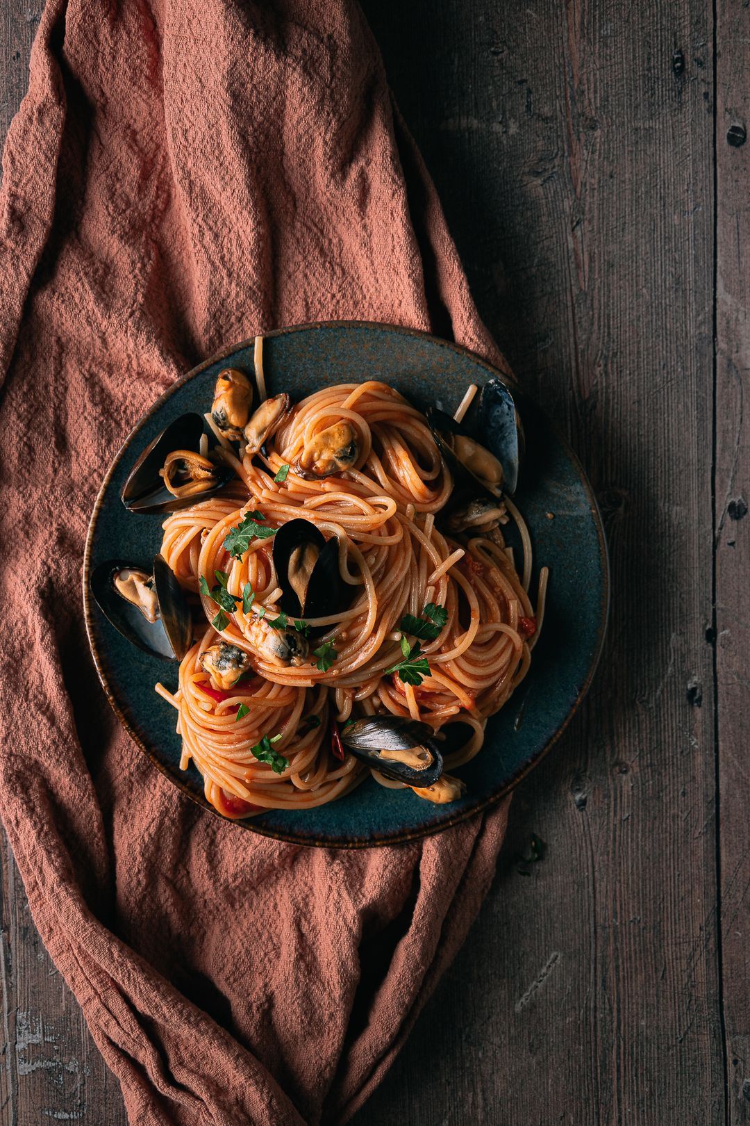 Spaghetti with mussels & tomato sauce 💚🤍❤️