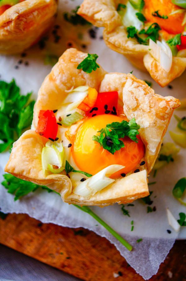 Egg in puff pastry with ham