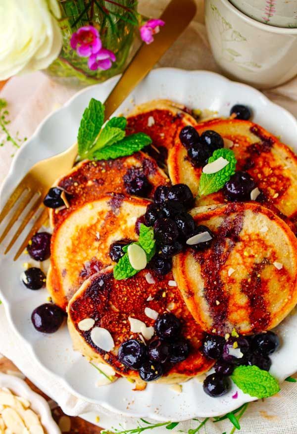Ricotta pancakes with blueberry sauce