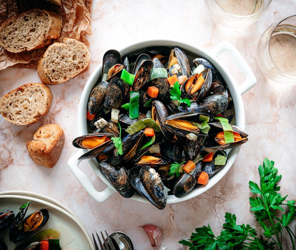 Classic mussels with wine