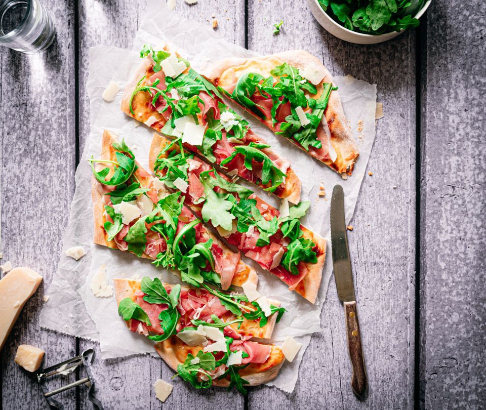 Flammkuchen with serrano ham and arugula