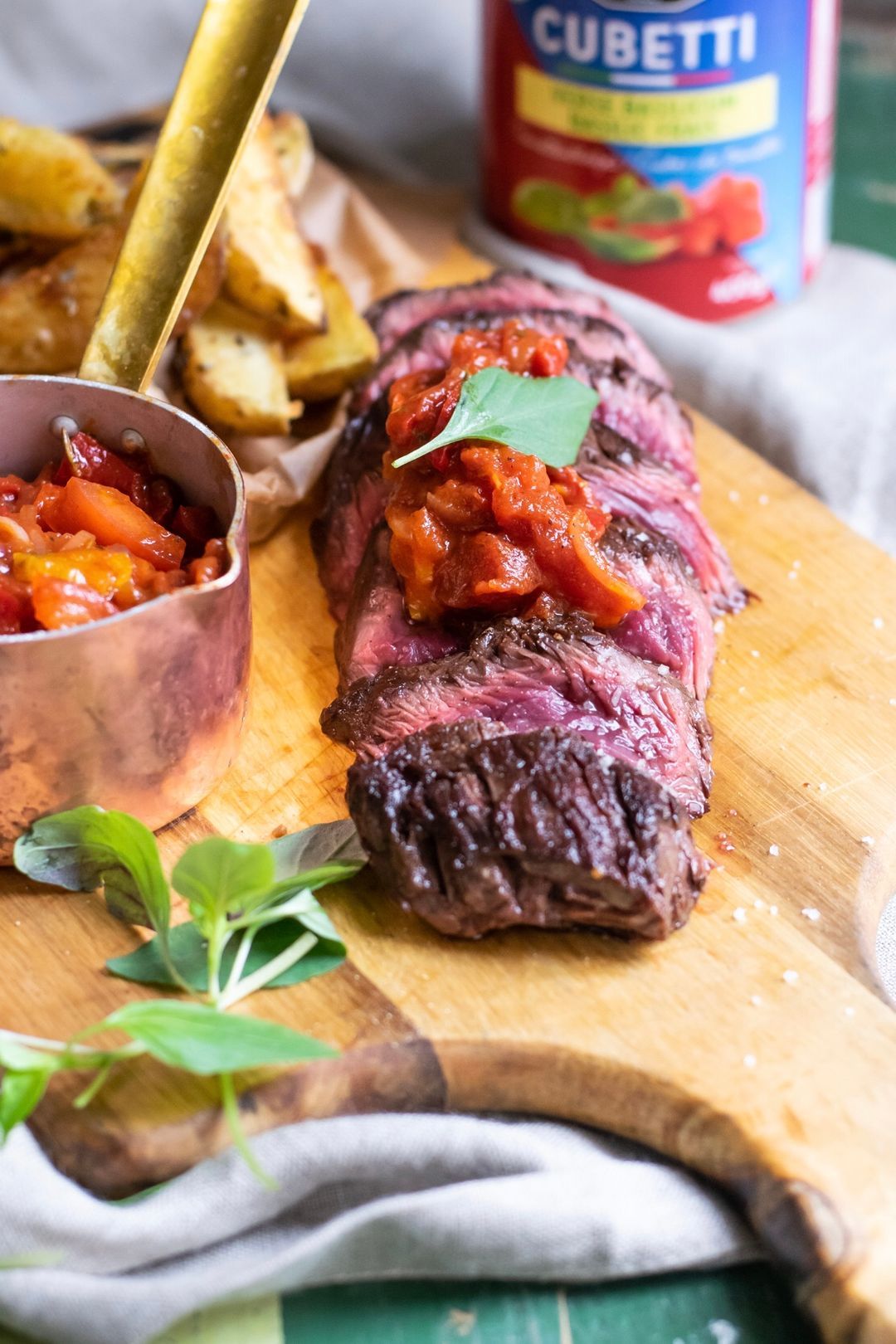 Onglet with Provencal sauce and crispy potato wedges