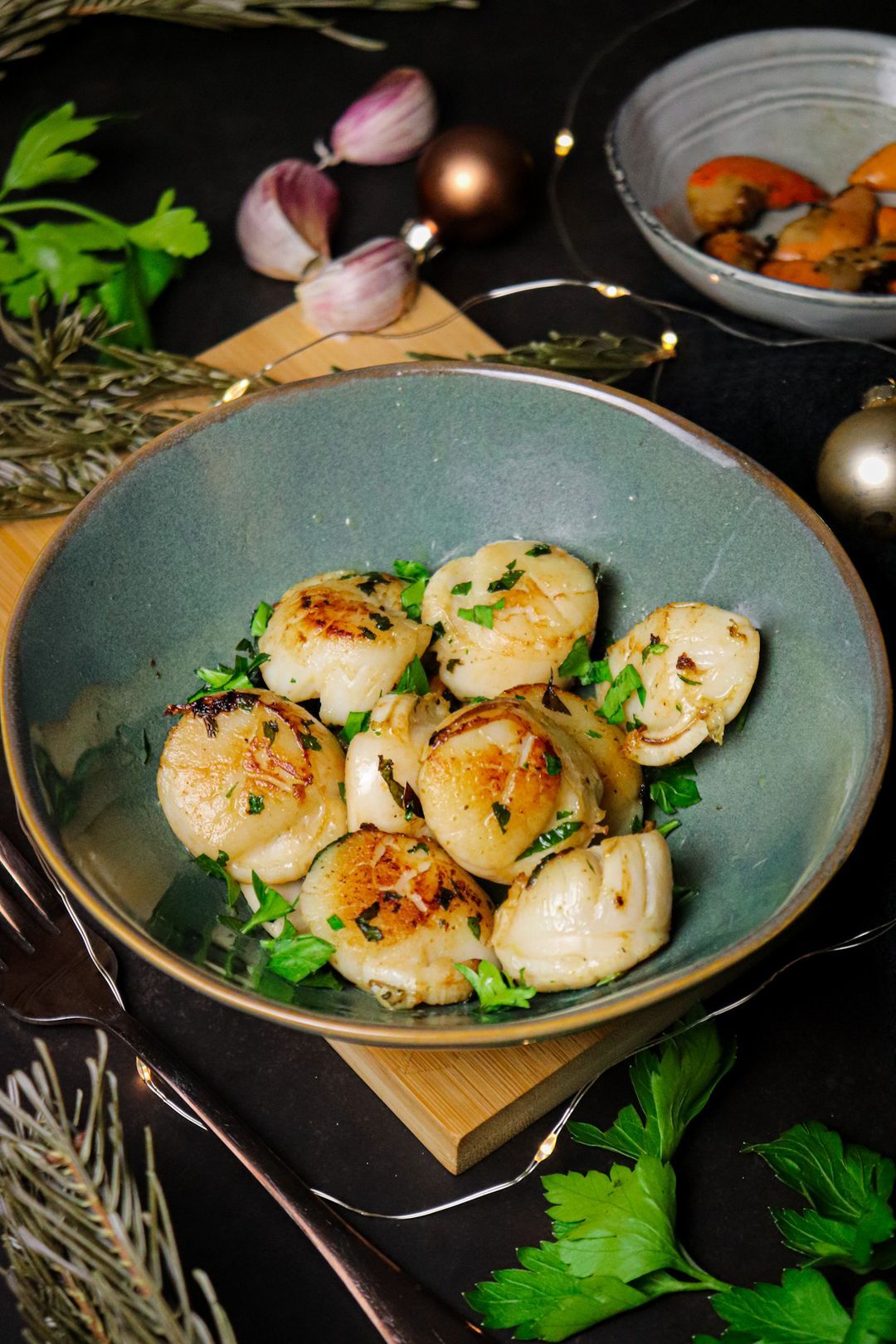 Garlic and parsley scallops