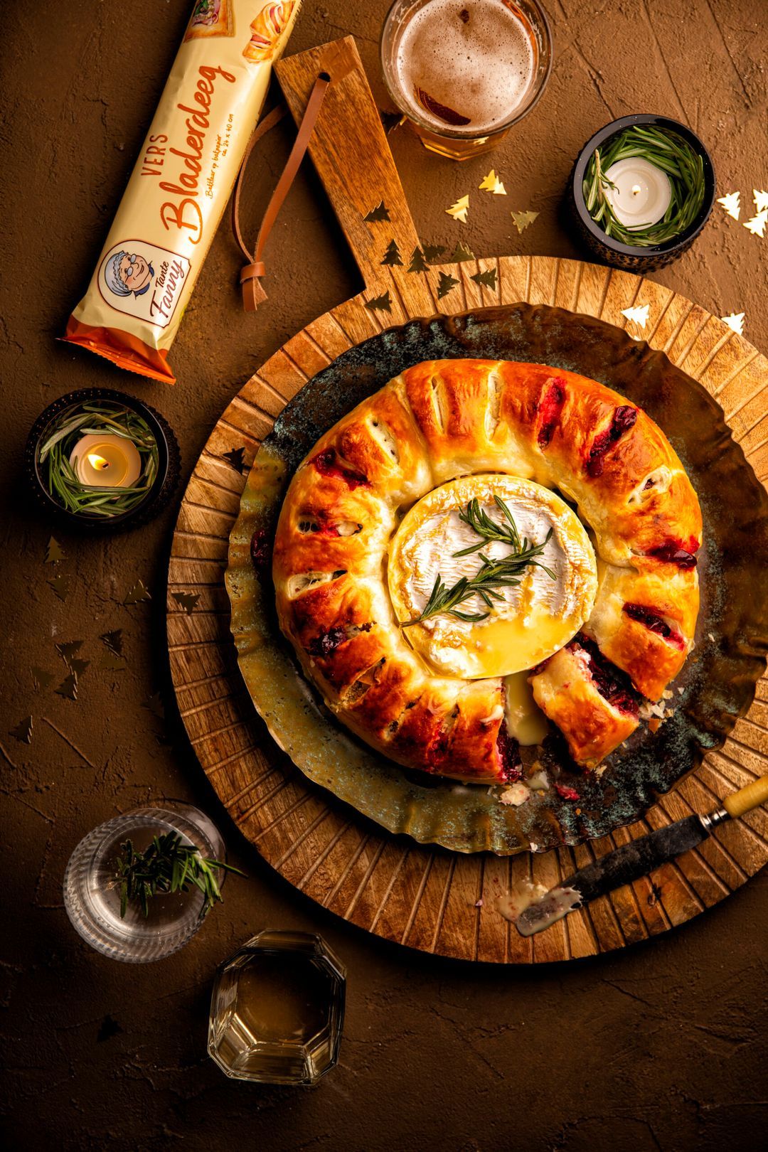 Wreath with cranberries, camembert and nuts