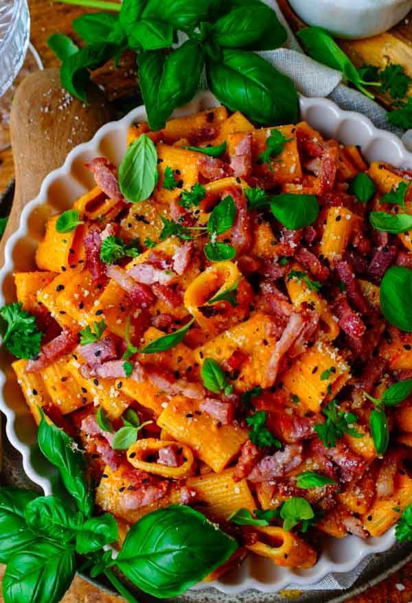 Pasta with bacon and creamy tomato sauce