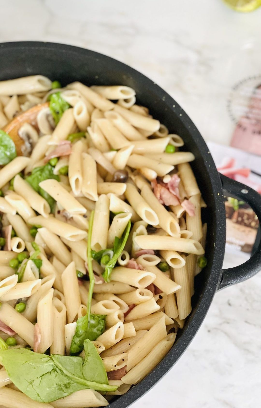 Fresh one pot pasta with peas, lime and ham