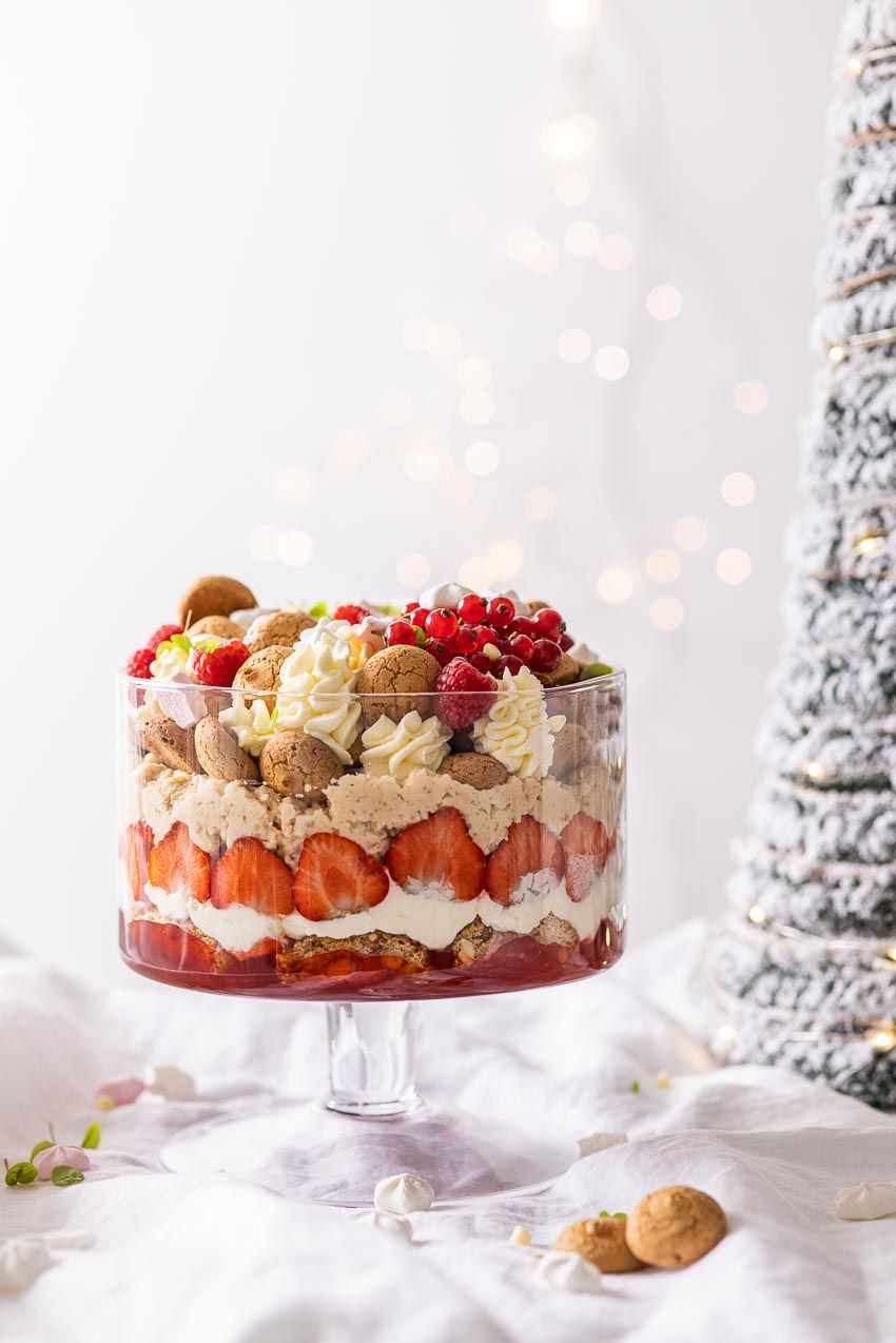 Macaroons Christmas Trifle