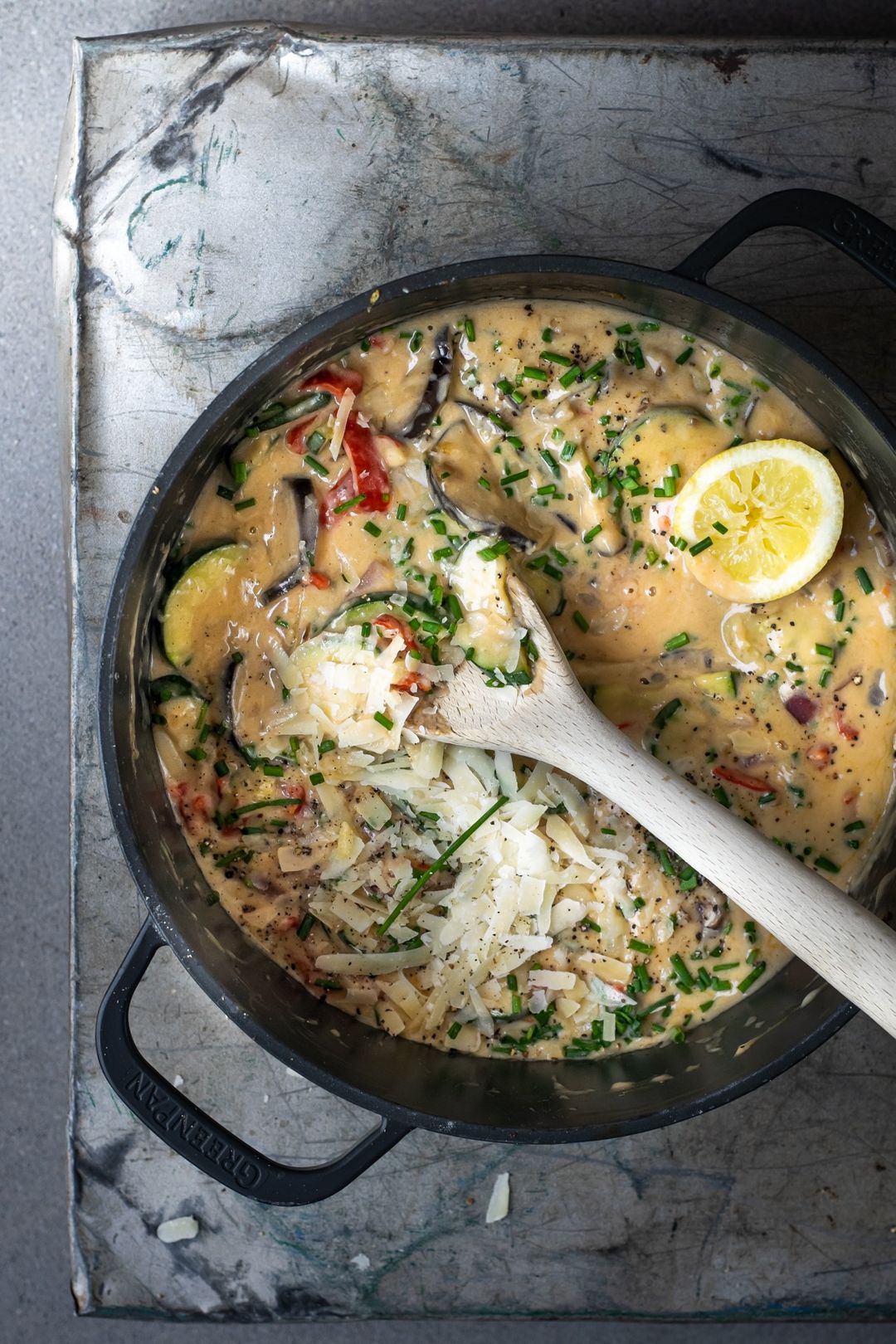 Parmesan sauce with eggplant, bell pepper and zucchini