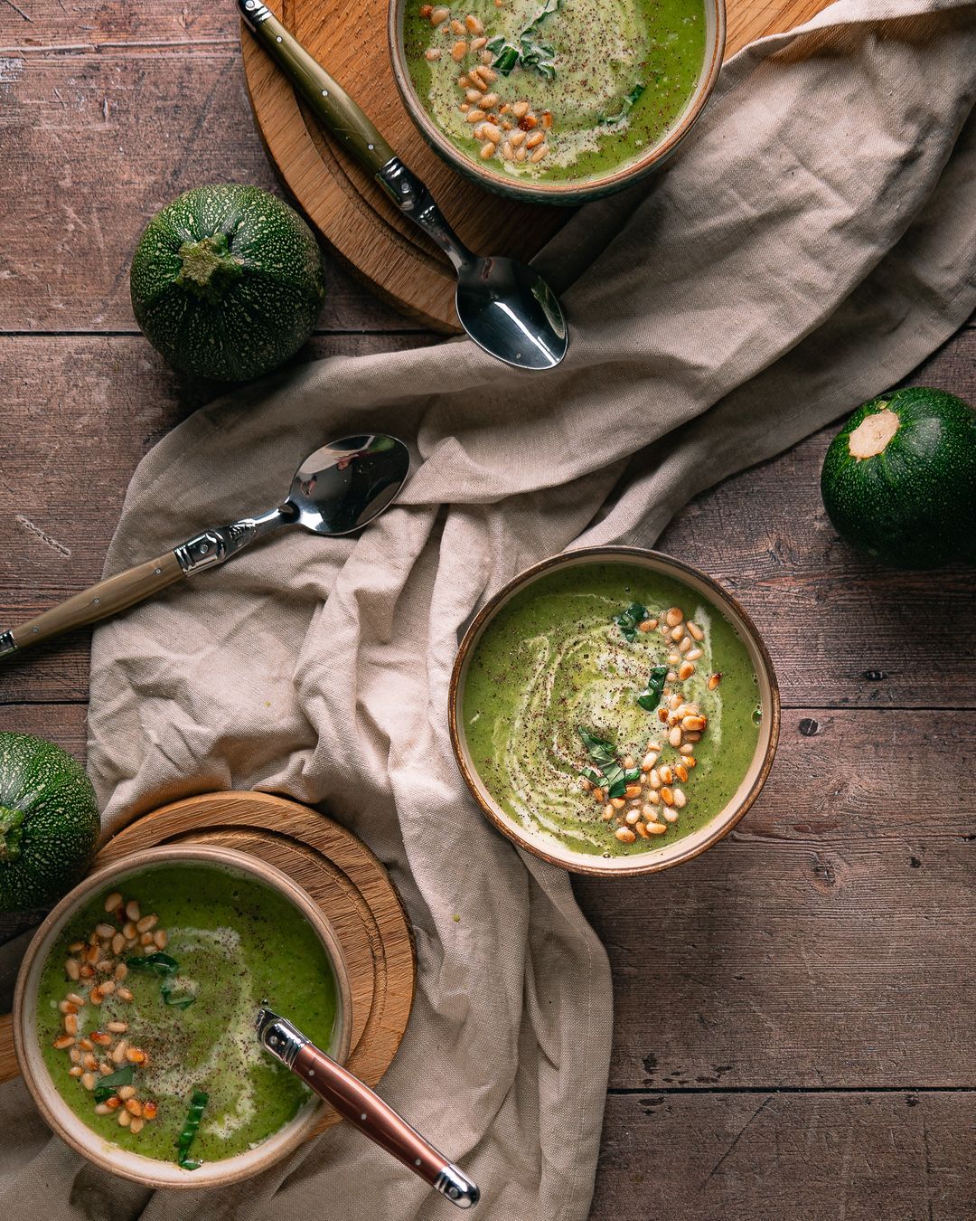 Zucchini & pea soup with a touch of basil