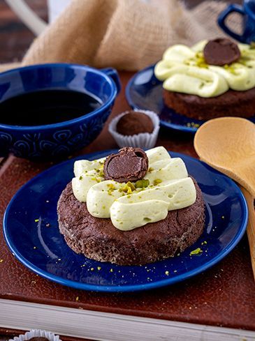 Brownies with pistachio whipped cream